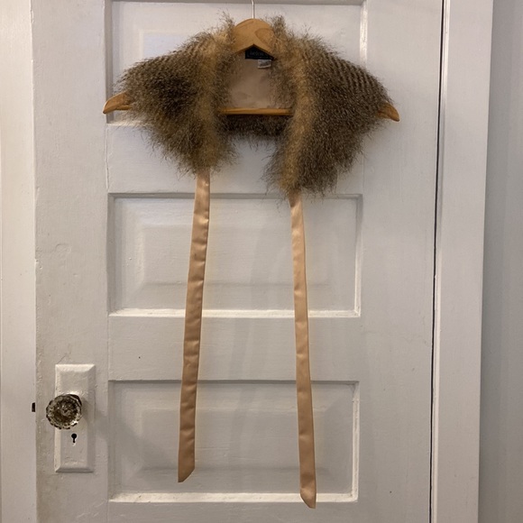 Faux Fur collar with satin ribbon ties - Picture 3 of 8